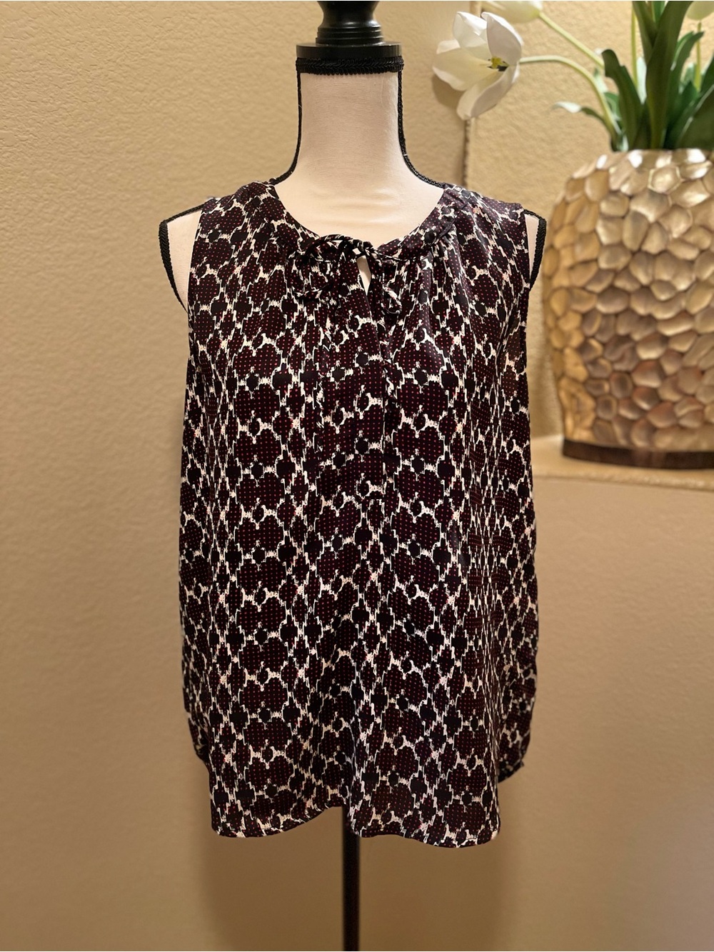 Gibson Sleeveless Geometric patterned Blouse